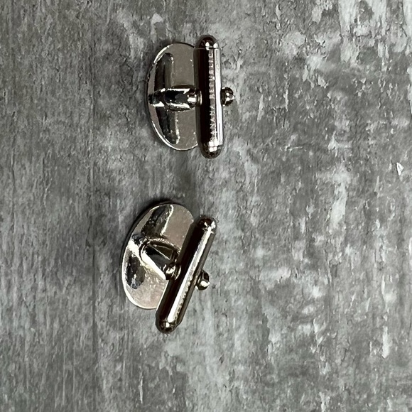 Banana Republic Grey Medallion Enamel Cufflinks - Picture 4 of 4